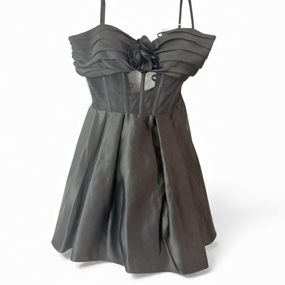 Blondie Nites Black Backless Dress - Picture 7 of 8